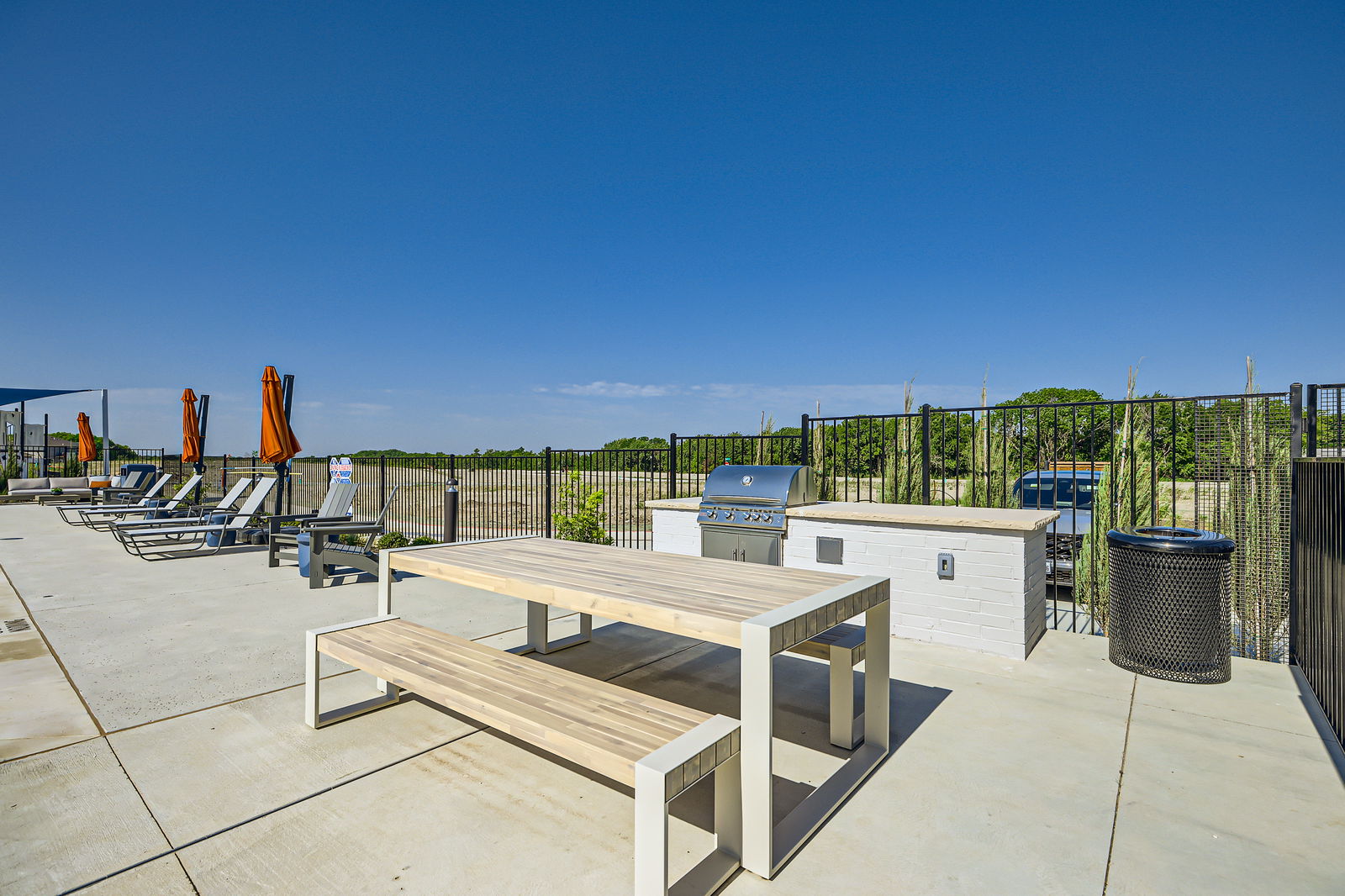 1033 Hudson Way - Web Quality - 024 - 30 Outdoor Grill